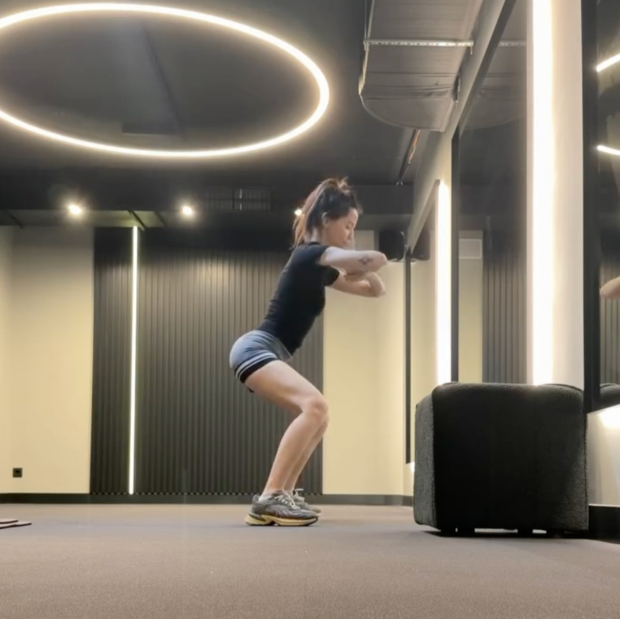 Надя Дорофєєва у шортах показала своє тренування в Карпатах