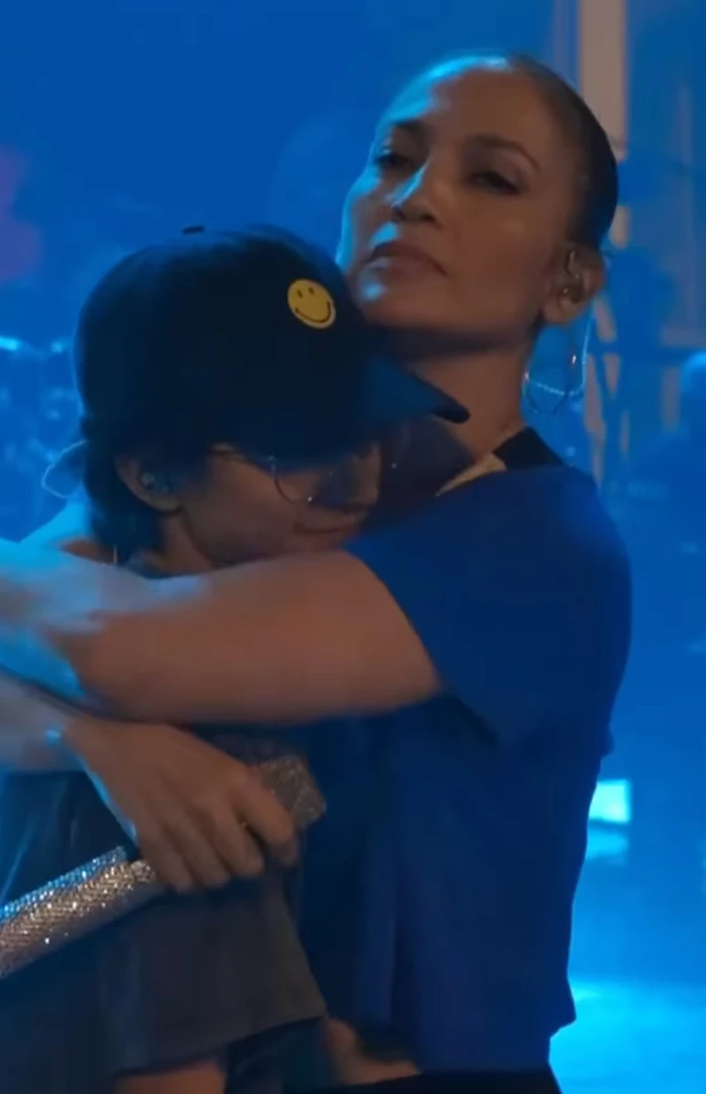 Дженніфер Лопес привітала дітей з 18-річчям