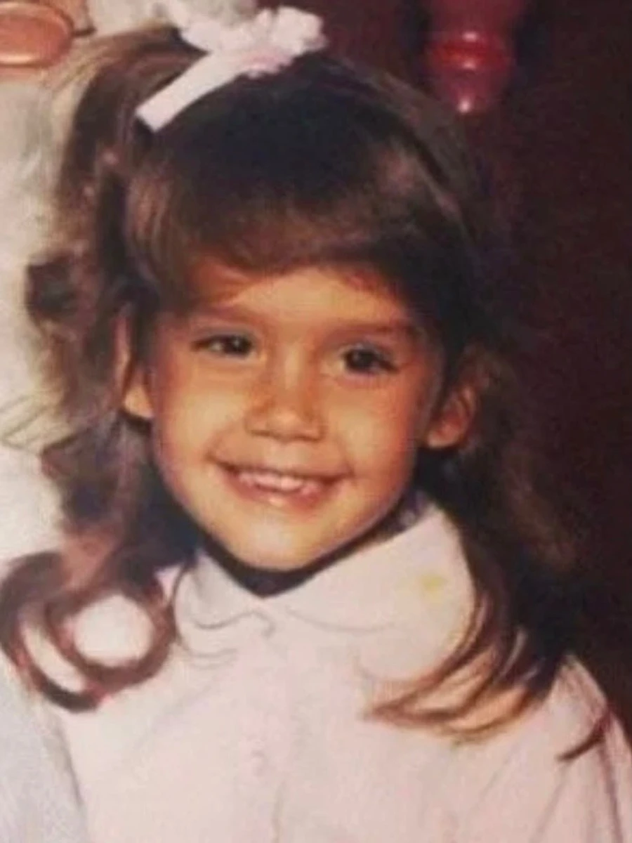 Джессіка Альба показала себе маленьку на 45-річчя