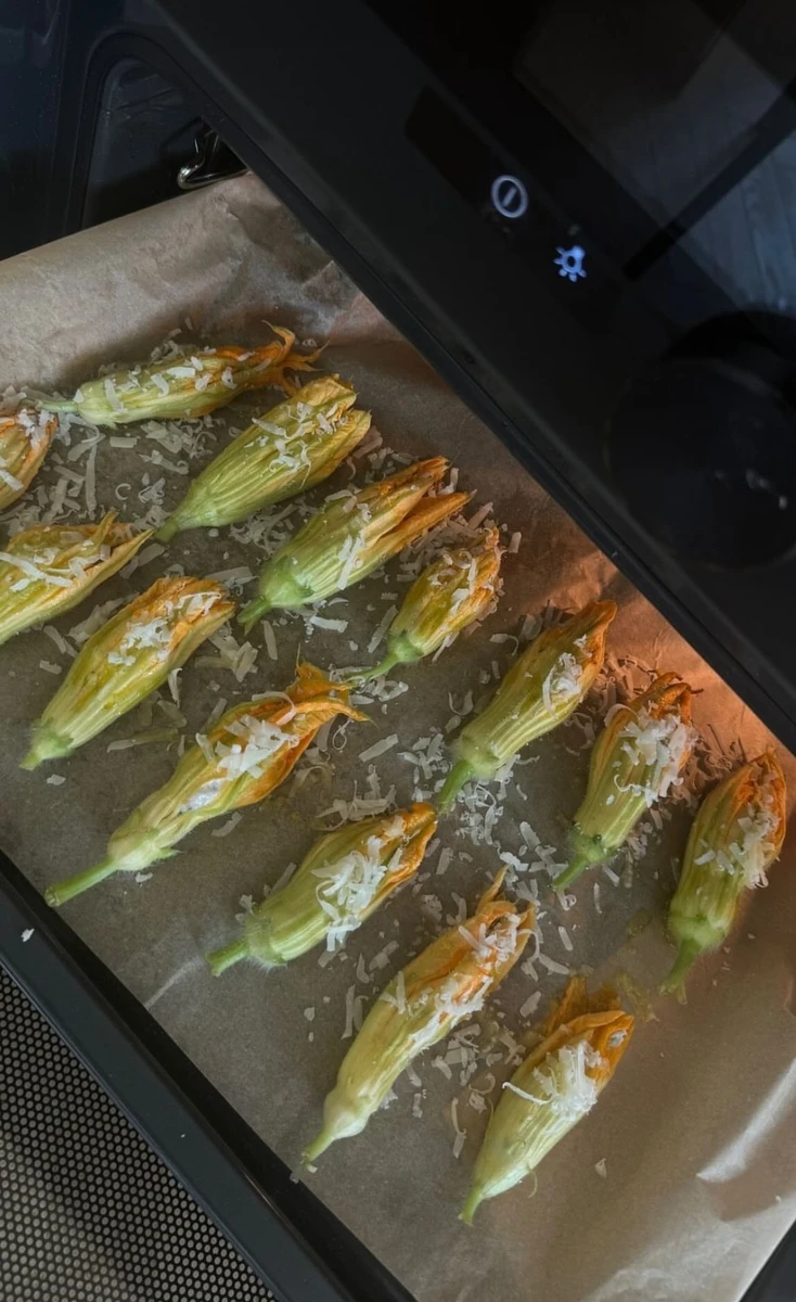 Фаршировані квіти цукіні з тунцем