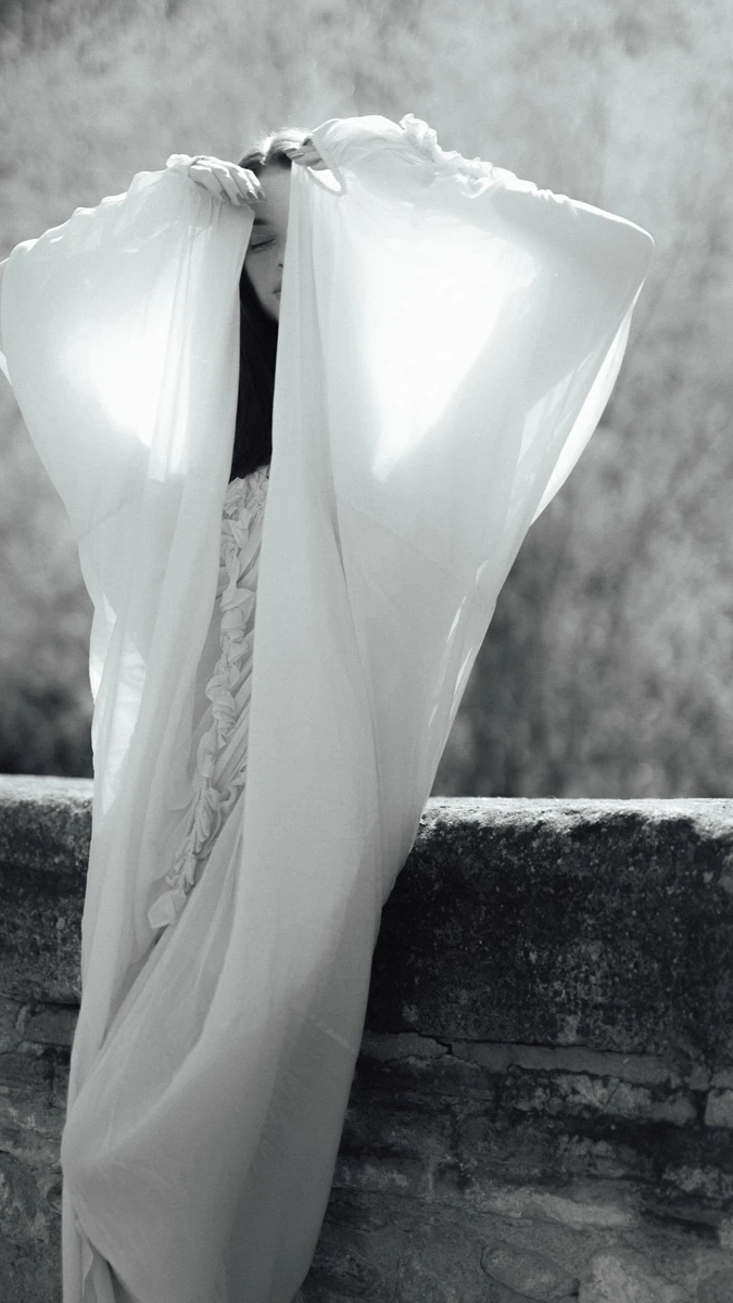 Дружина Усика попозувала у стильній сукні