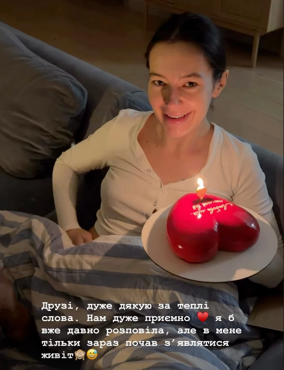 Блогерка додала, що не розповідала новину раніше, аже її животик ще не було добре видно