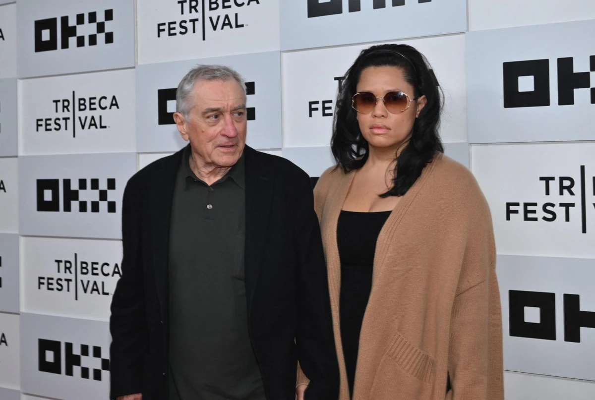 Сьому дитину акторові народила його нинішня подруга,  45-річна Тіффані Чен