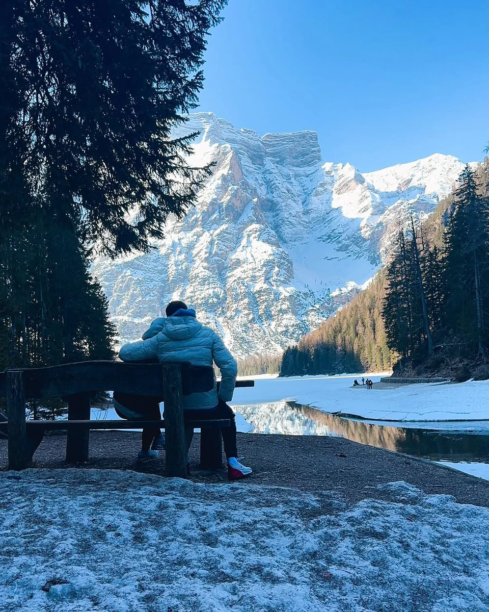 Ольга Харлан обіймає свого коханого