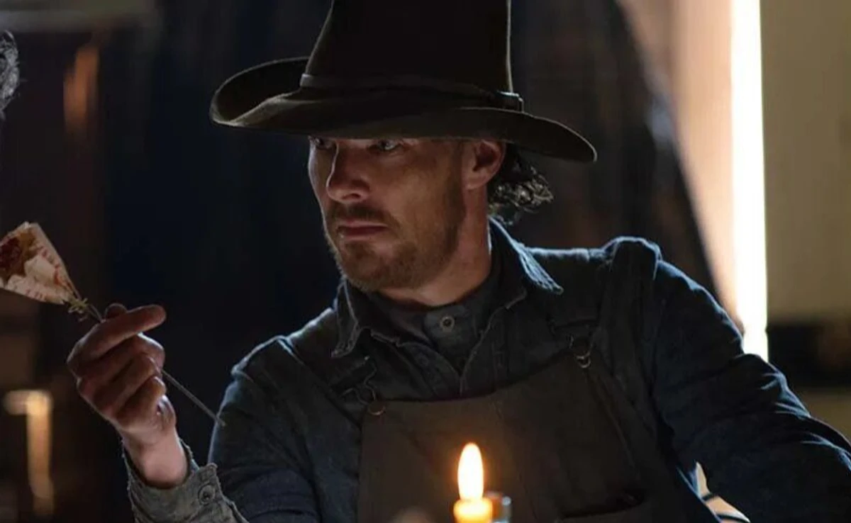 У руках пса Бенедикт Камбербетч