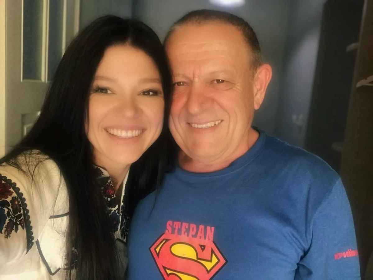 Співачка Руслана з татом на фото