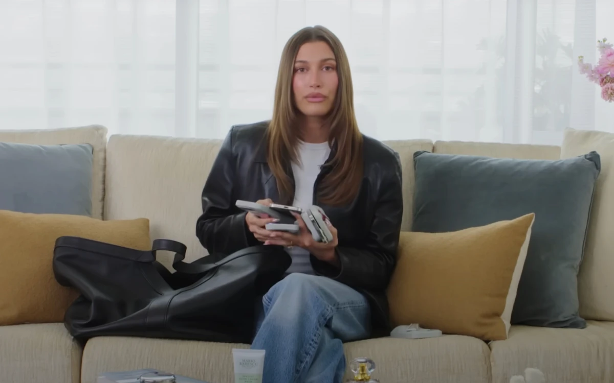 Хейлі Бібер відео