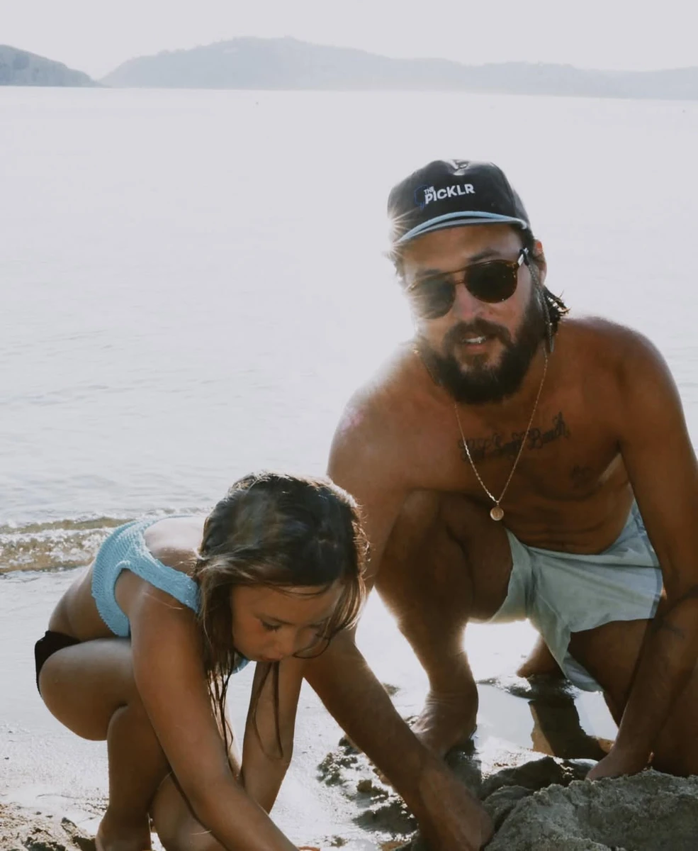 Кейт Хадсон замилувала фото нареченого і дочки на пляжі