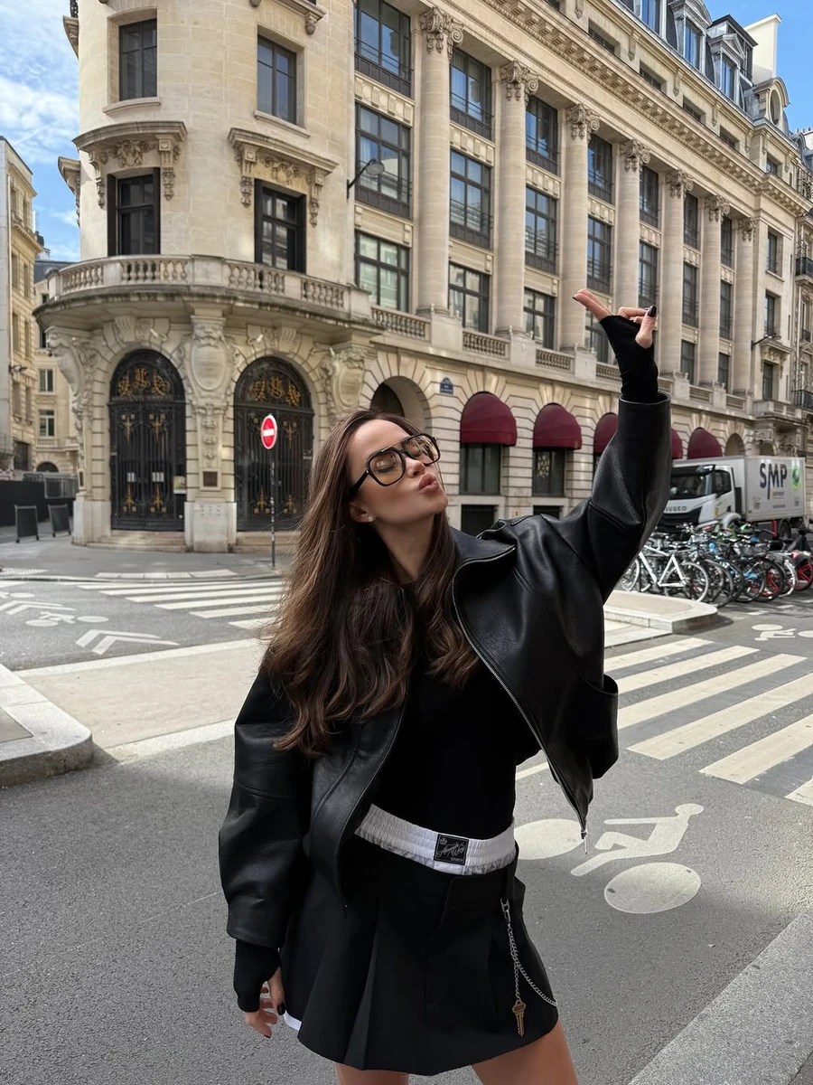 Таня Парфільєва попозувала на вулицях Парижу