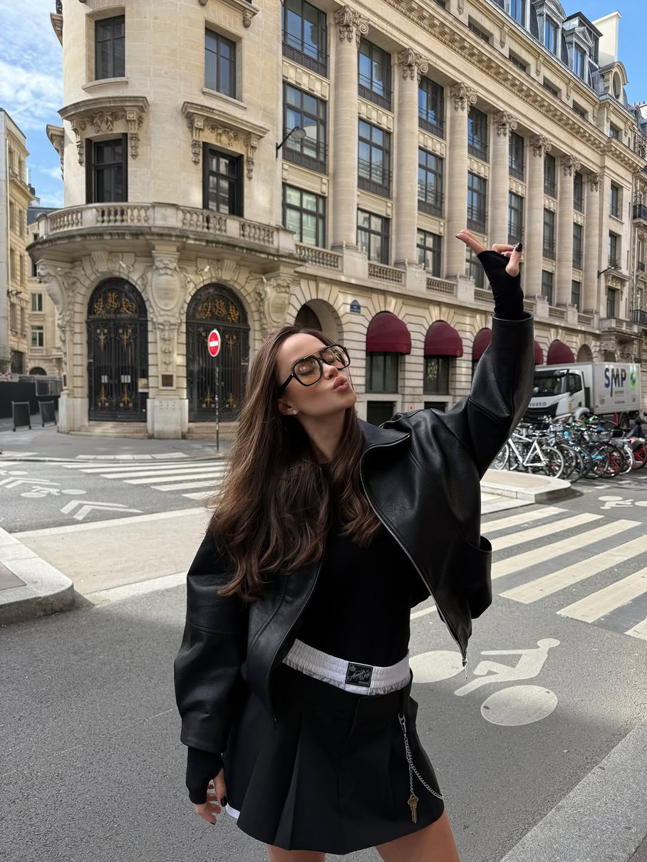 Таня Парфільєва попозувала на вулицях Парижу