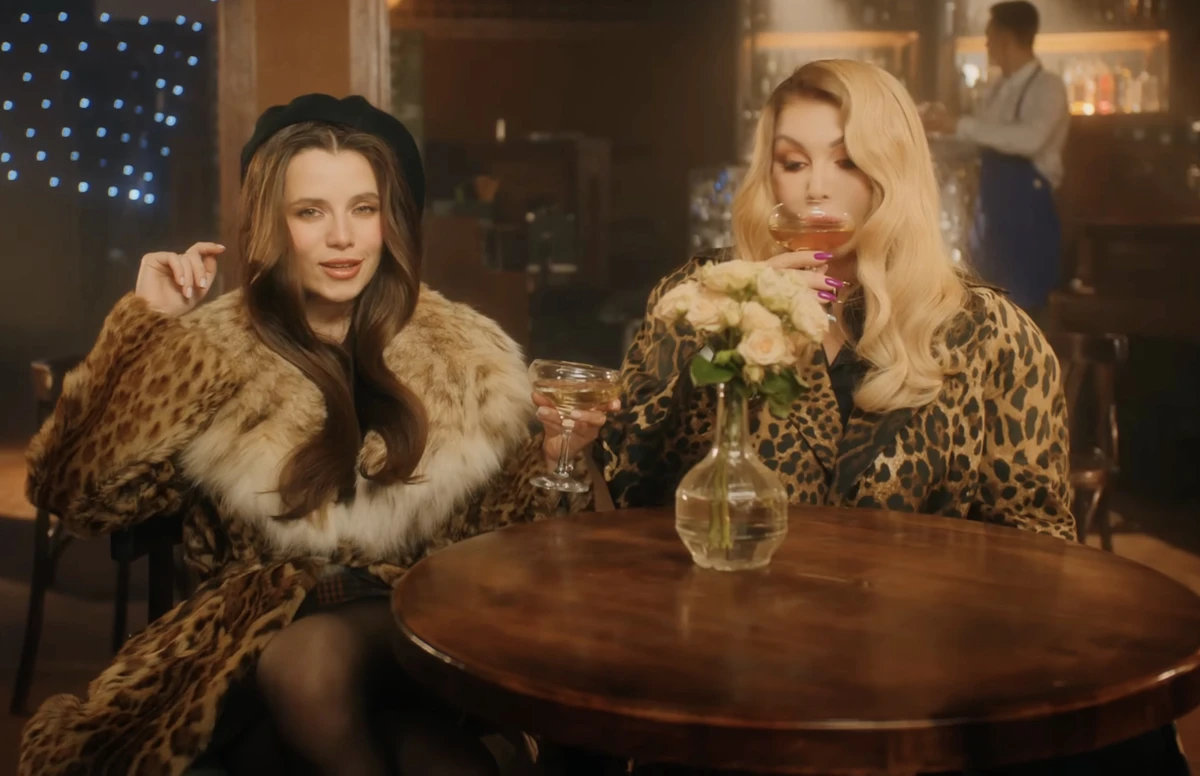 Христина Соловій і Ірина Білик заспівали про таємничого чоловіка в караоке