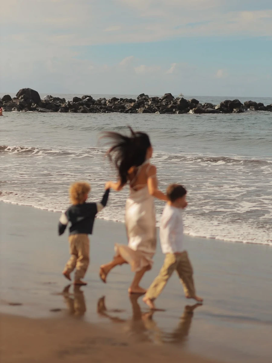 Інна Мірошниченко зі своїми синами на фото