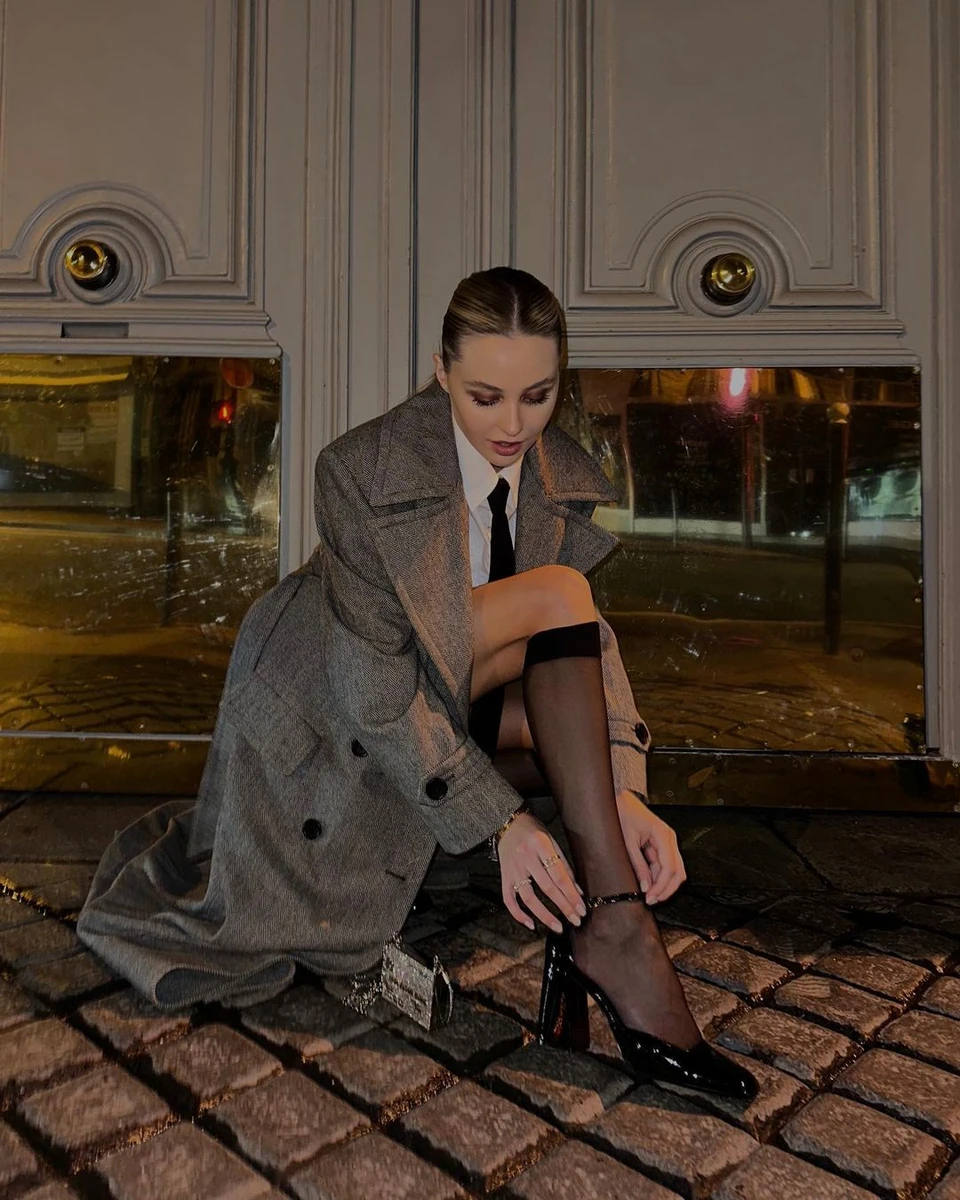 Барановська дуже рідко робить такий яскравий мейк. Але для Парижі потрібно щось особливе 