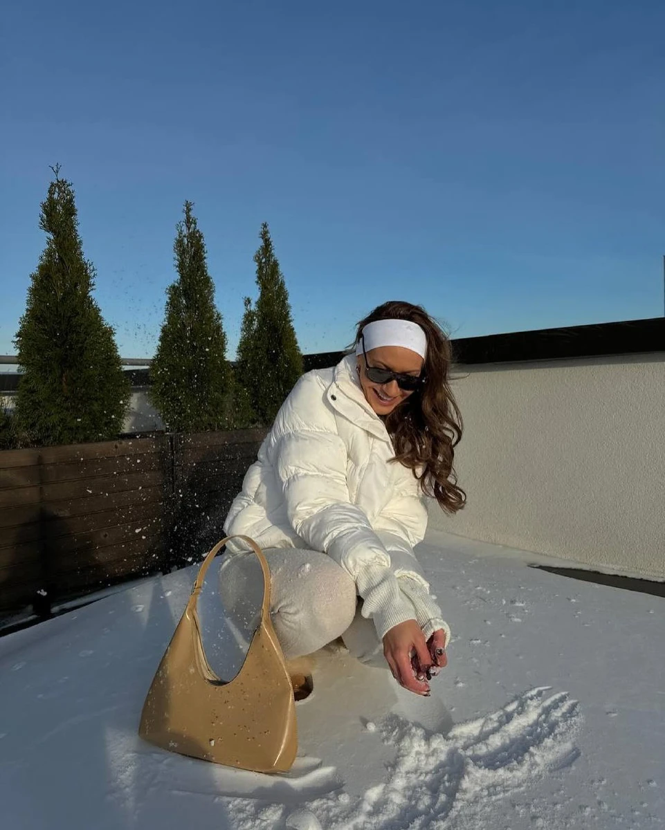 Судячи з останніх фото, в гардеробі ведучої чимало перук