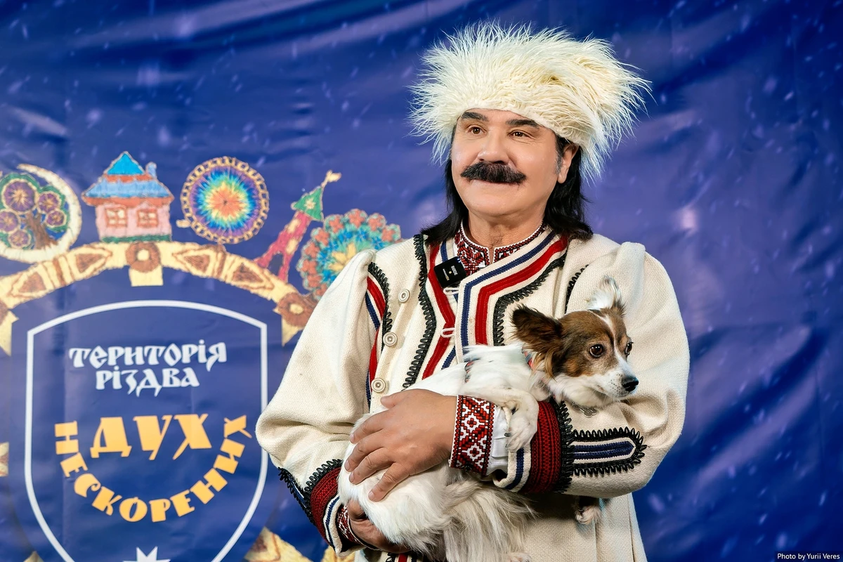 Павло Зібров з песиком в руках виступить на різдвяному концерті