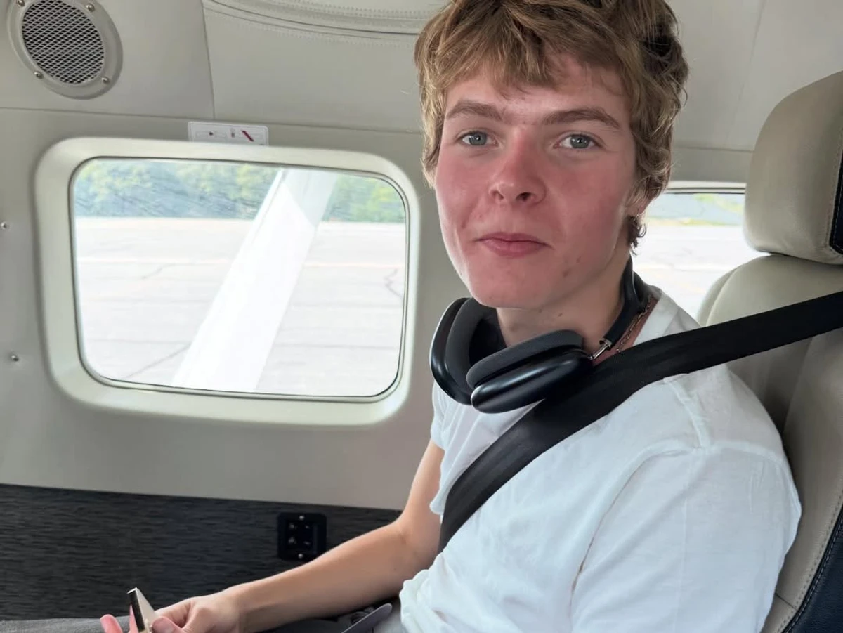 Гвінет Пелтроу показала стильні фото сина на його 20-річчя