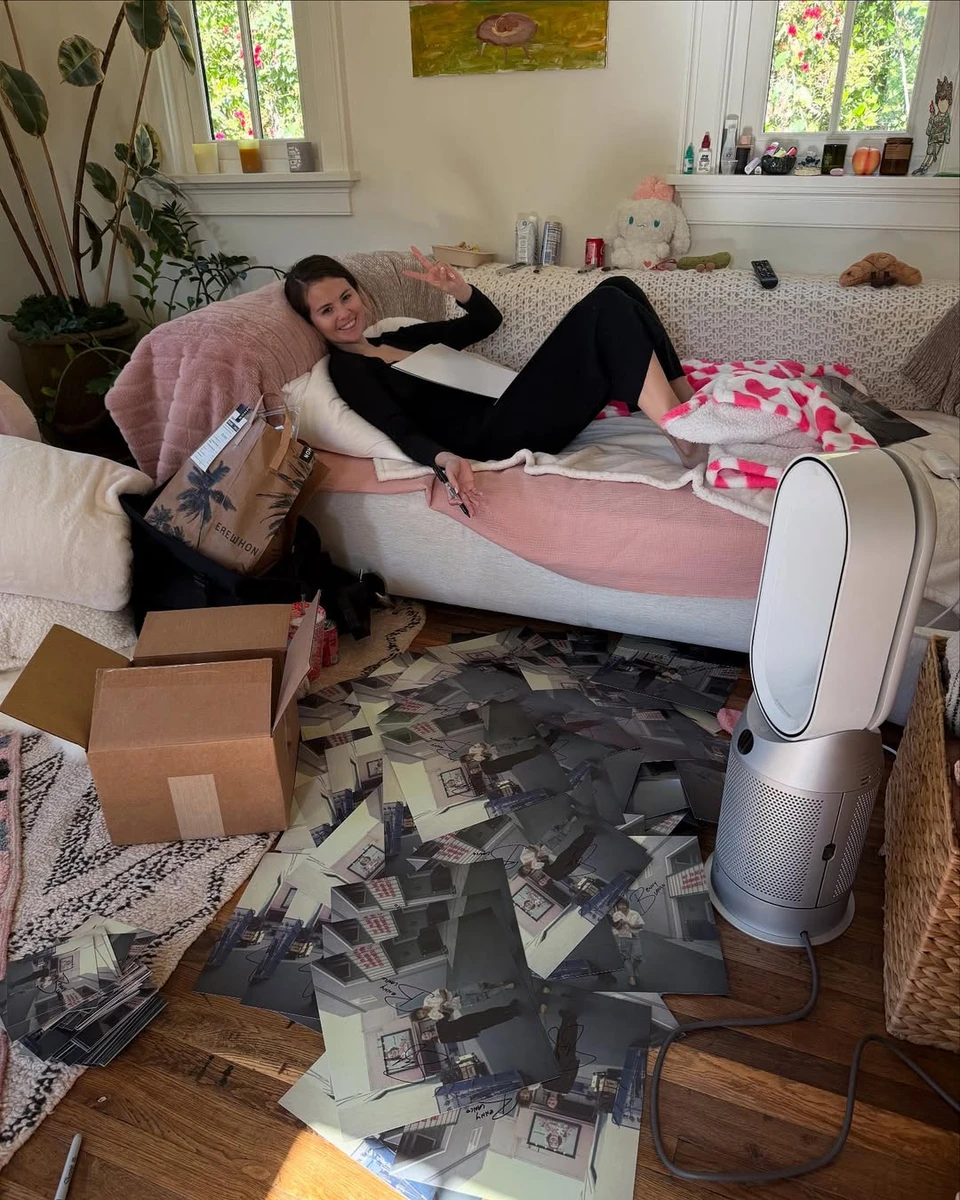 Селена Гомес в домашньому одязі