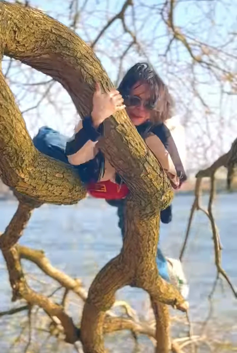 Наталія Єгорова показалася на дереві