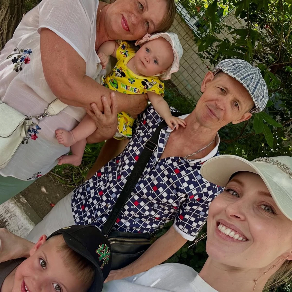 Анна Сагайдачна зазнімкувалася з дітьми і батьками