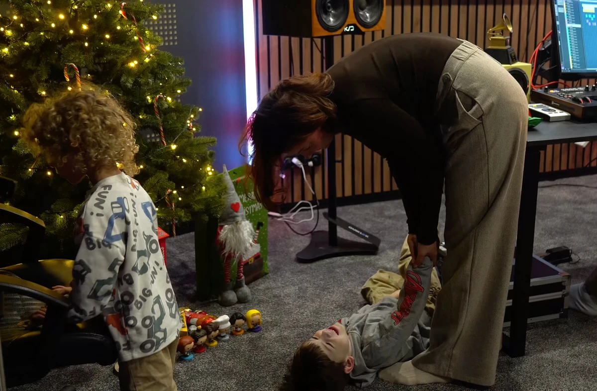 Діти Інни Мірошниченко поспівали різдвяну пісню з Олею Цибульською