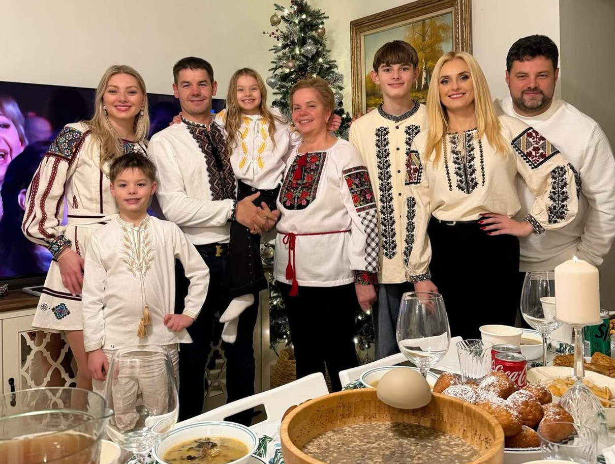 Ірина Федишин у вишиванці відсвяткувала Різдво з родиною в США