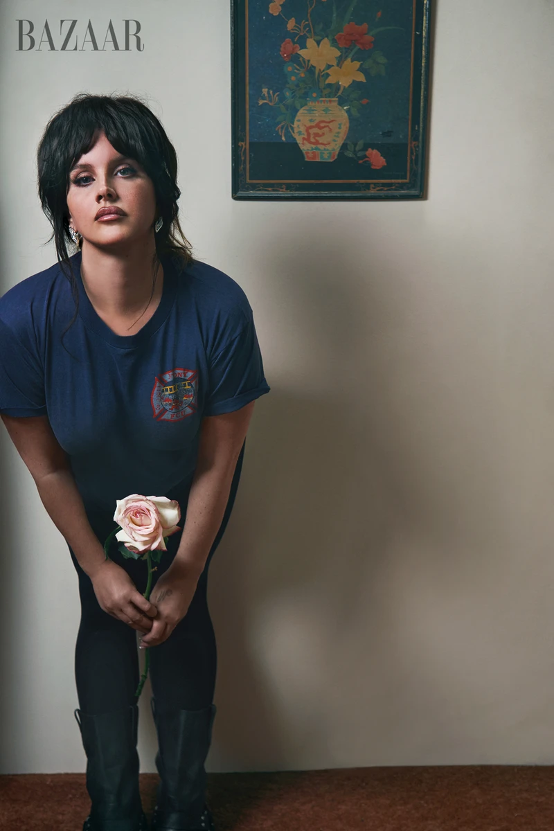 Зірка у зйомці притримується свого образу ретро-діви