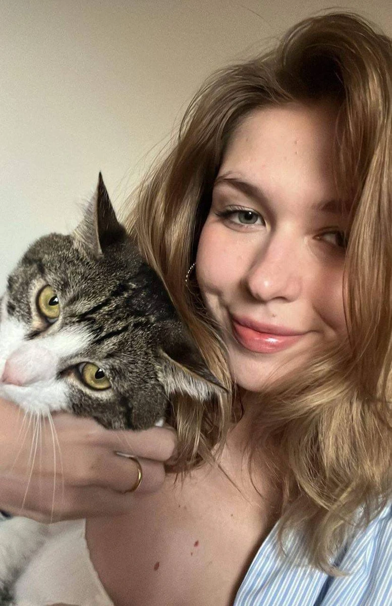 Cоня постить фото частіше, ніж її молодша сестра Сара