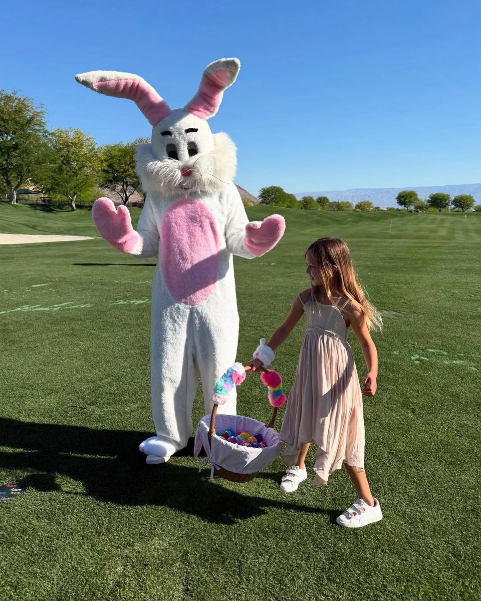 Кейт Хадсон показала, як її донька гралася з кроликом