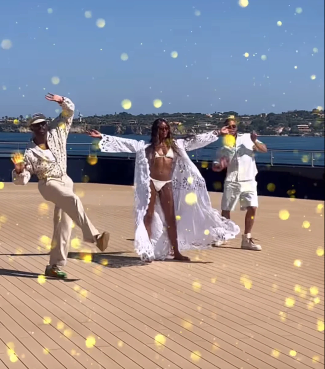 Наомі Кемпбелл у бікіні потанцювала у компанії Рікі Мартіна