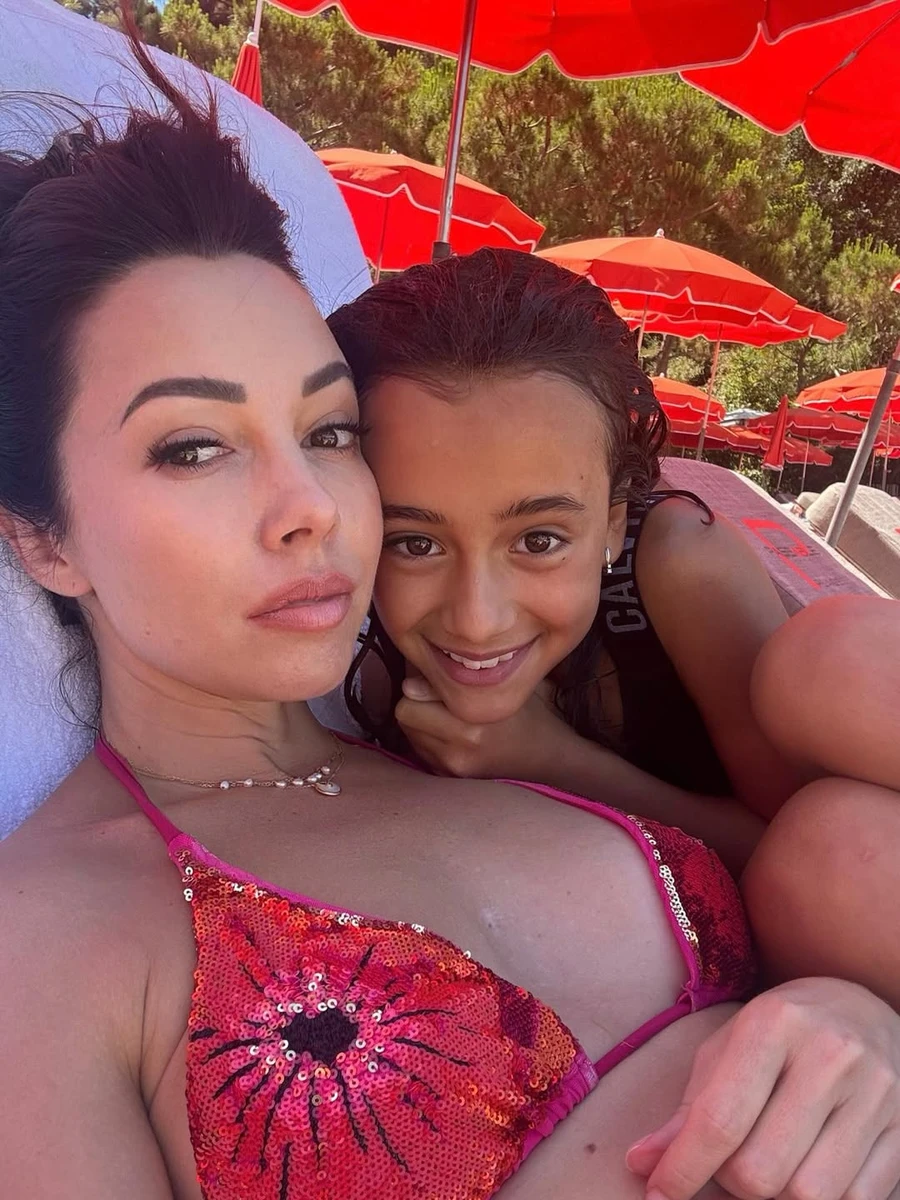 Катерина Кухар на відпочинку з дочкою