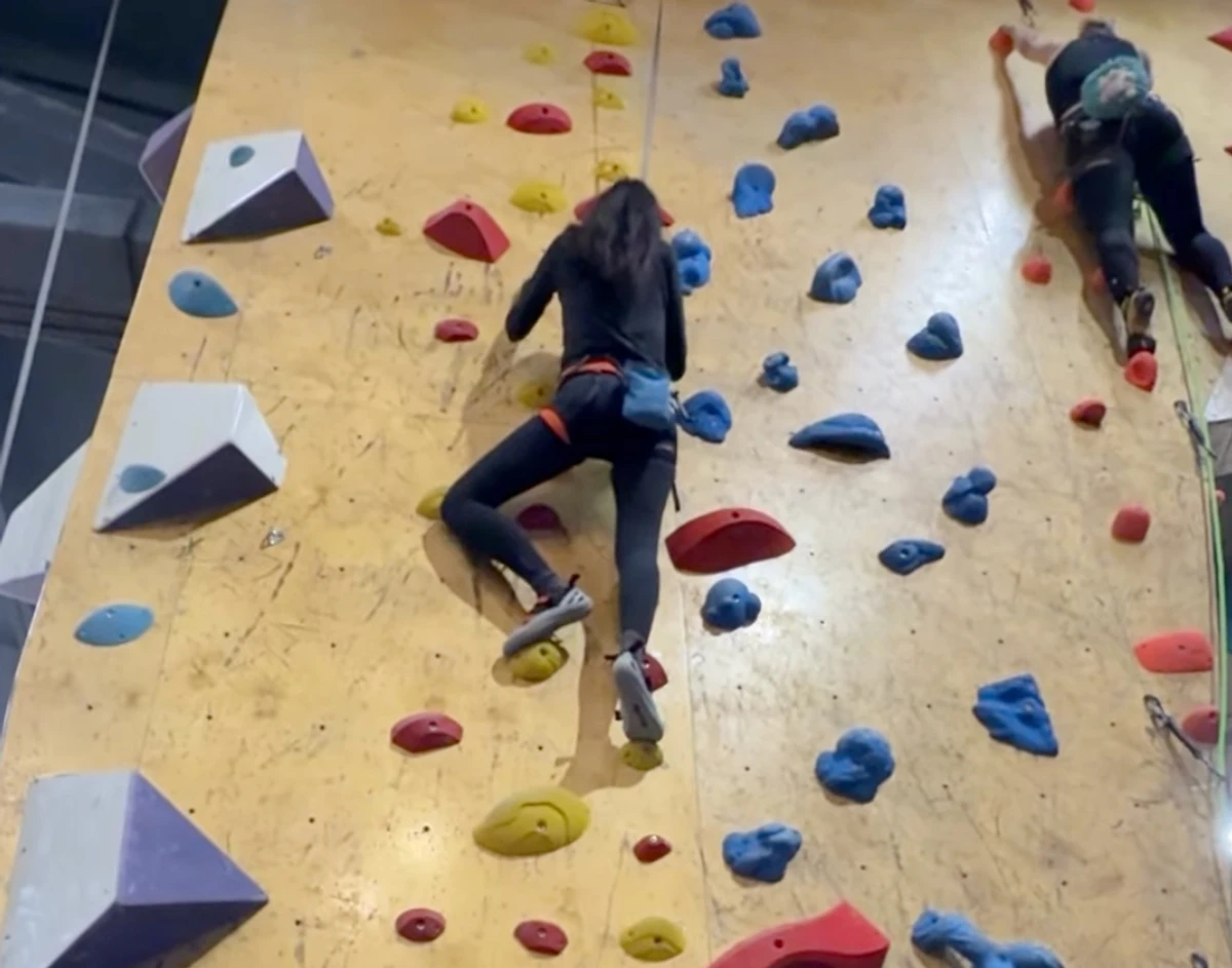 Надя Дорофєєва показалася на скеледромі та похвалилася вміннями