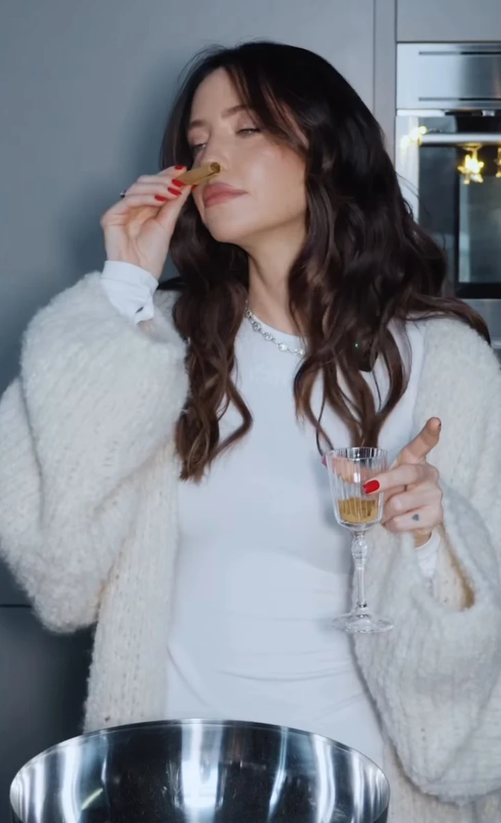 Надя Дорофєєва насмішила роликом з приготуванням різдвяного печива