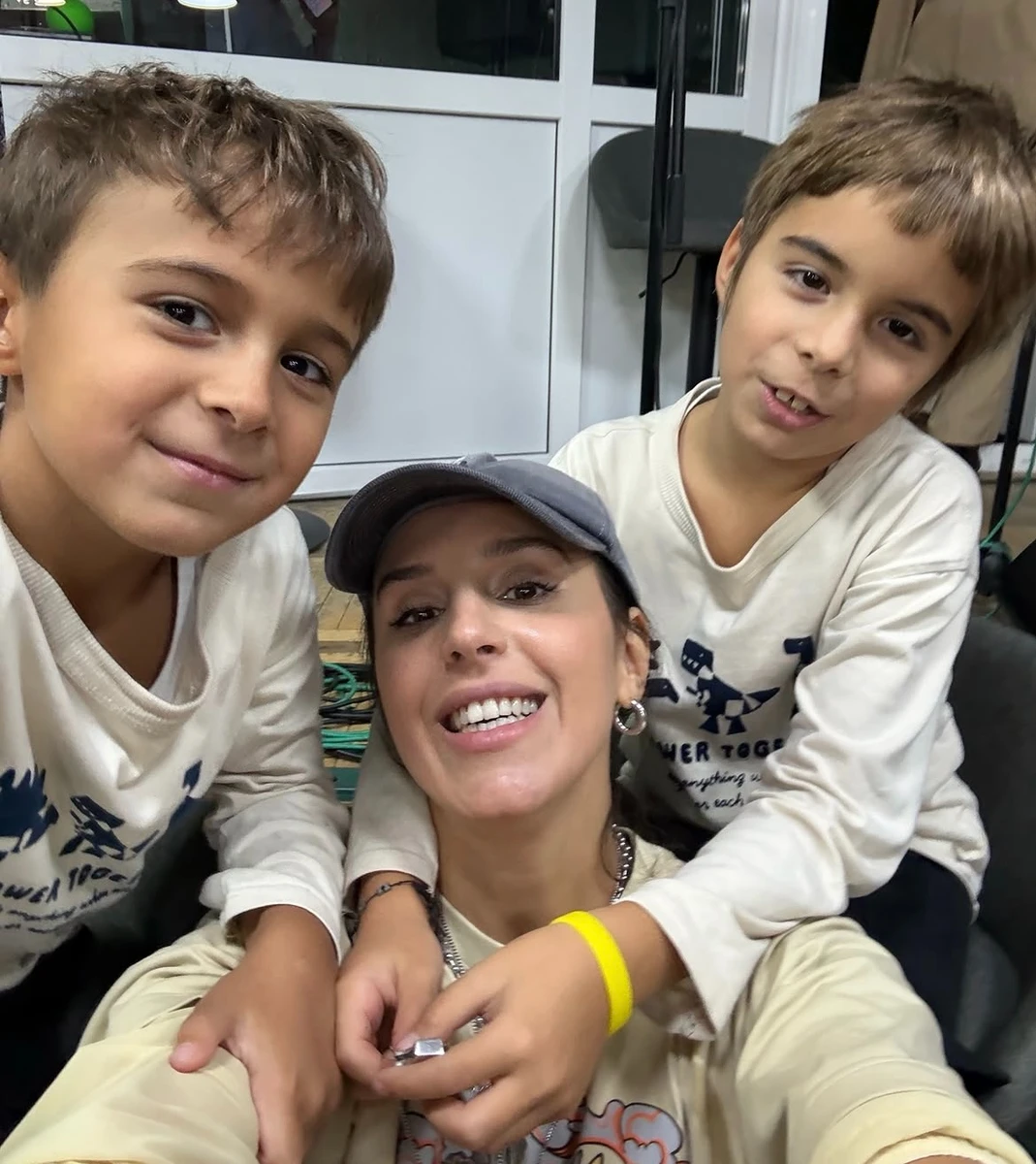 Джамала з синами Еміром та Селімом