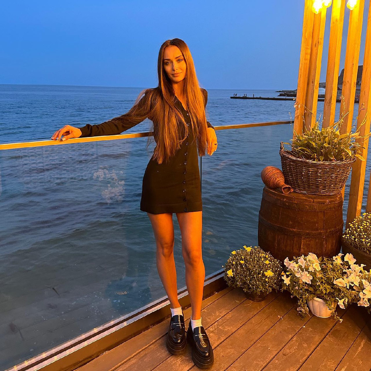 До речі, на стрункому і пружному тілі акторки є і розтяжки, яких вона не соромиться