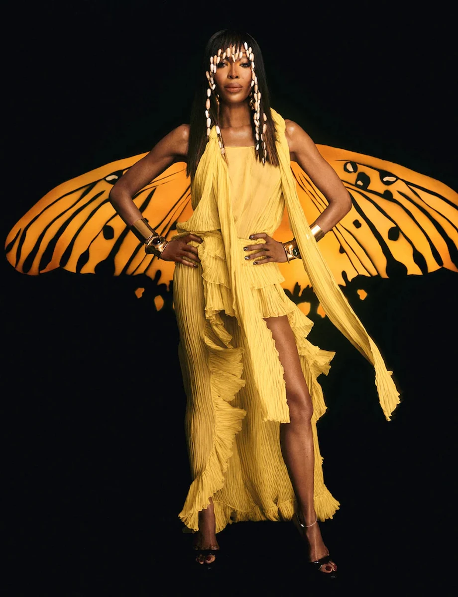 Наомі Кемпбелл у яскравій сукні вдала з себе метелика