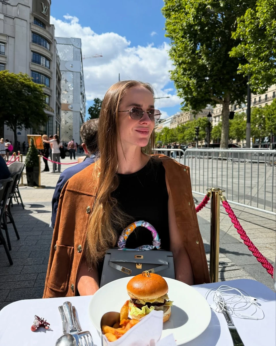 Світоліна в Парижі посмакувала бургером