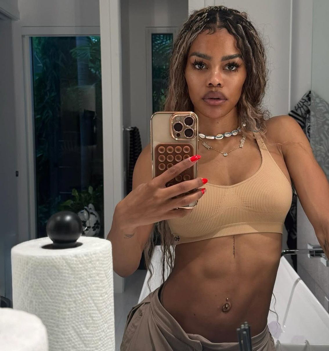 Хто така акторка і співачка Теяна Тейлор