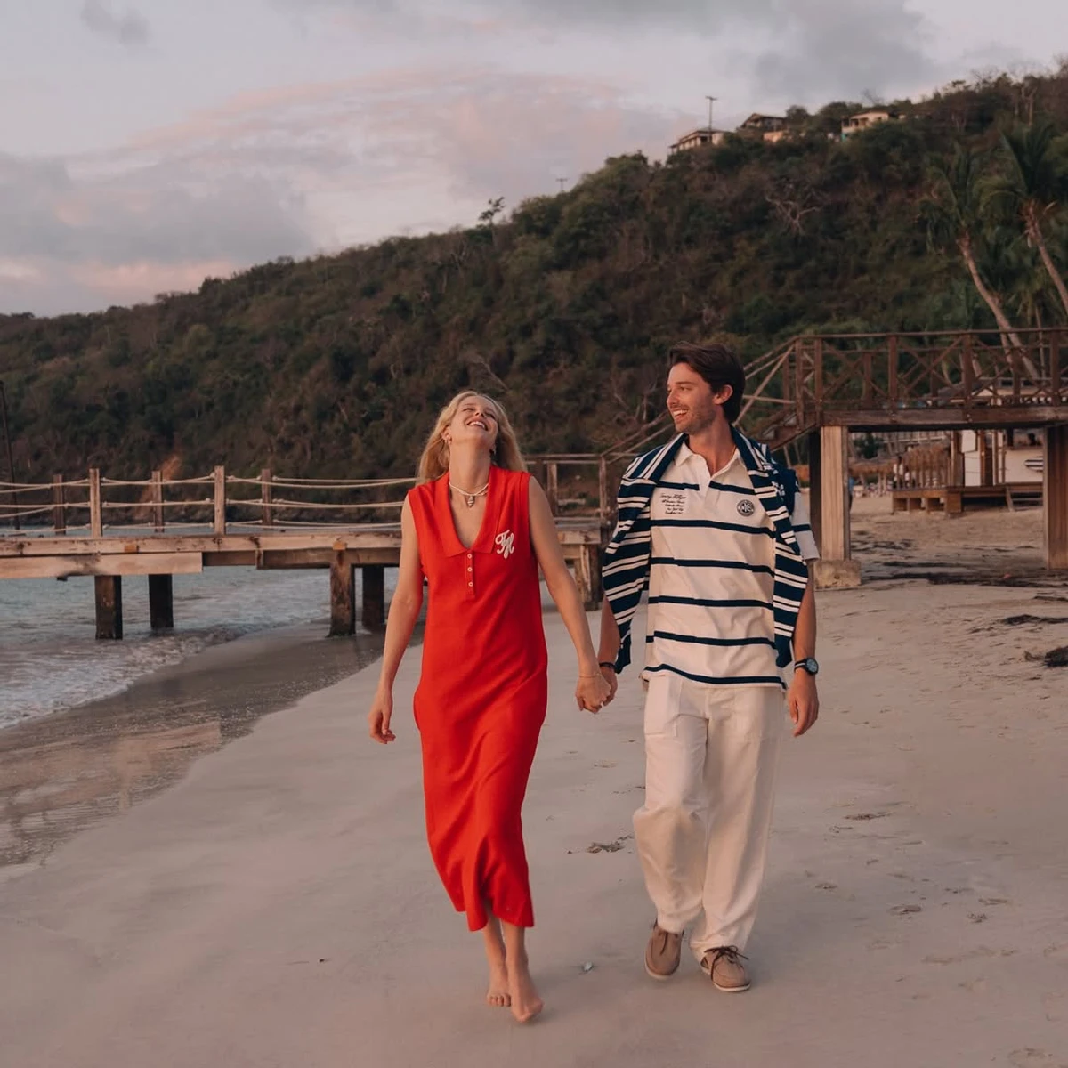 Син Шварценеггера прогулявся з коханою пляжем