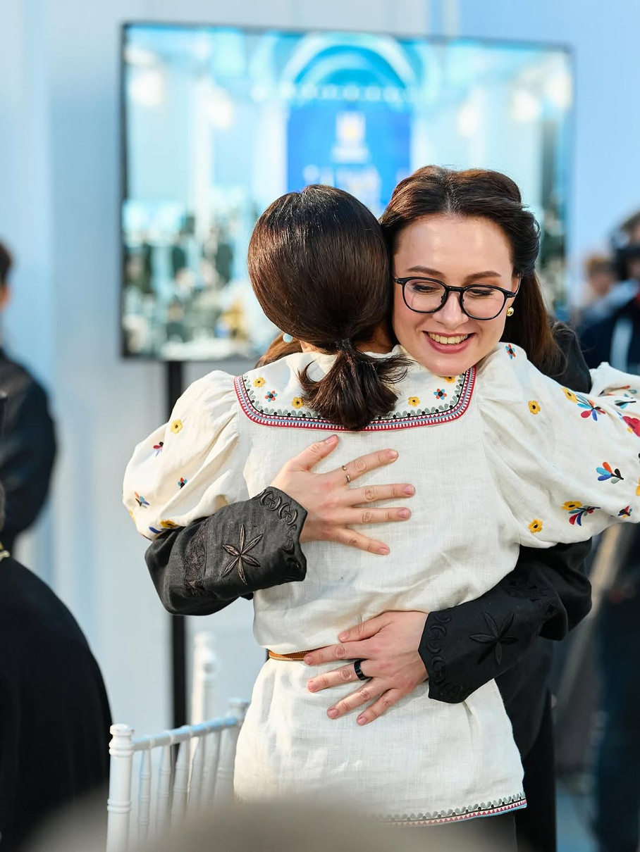 Лілія Подкопаєва показалася в обіймах Юлії Свириденко на заході