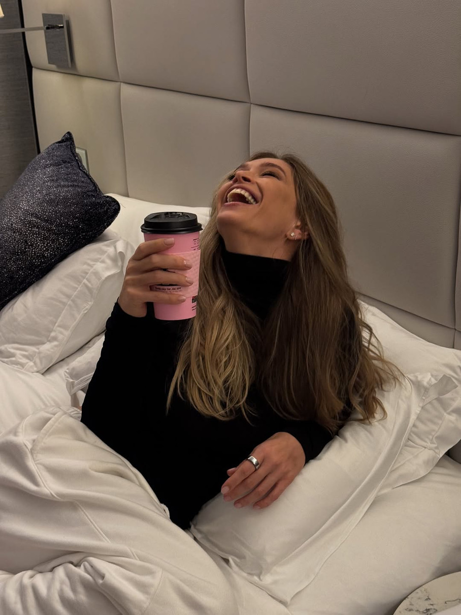 Віра Брежнєва показалася на фото у Парижі