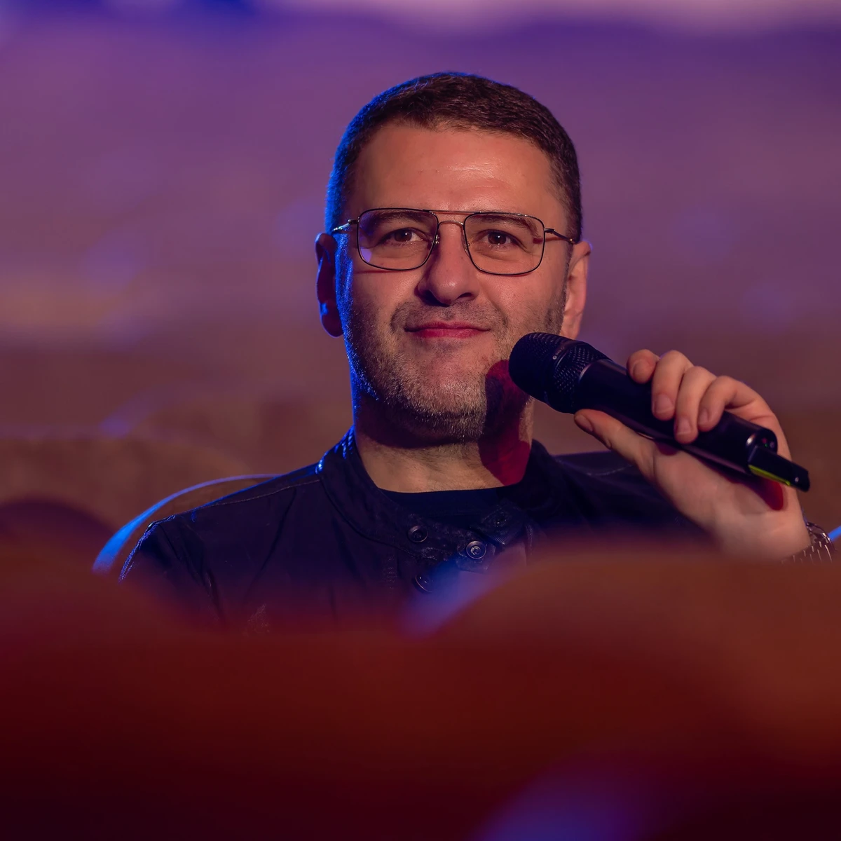 Перман, до речі, у коментарях під постом Завальської подякував їй за підтримку та написав, що жертвою в даному випадку є не він, а дехто інший, певно, натякаючи на самого Віктора Павліка 