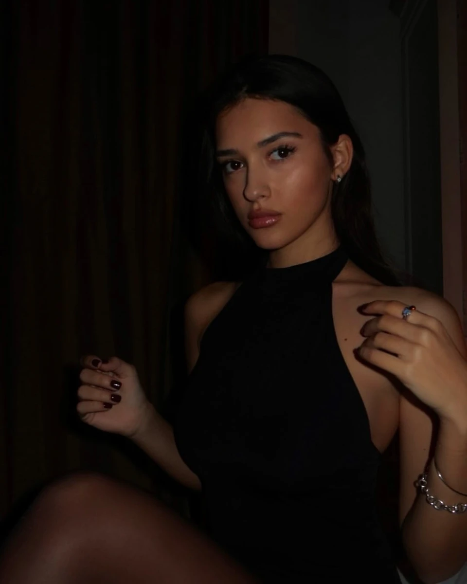 Імовірна дівчина Дмитра Нікова Соня