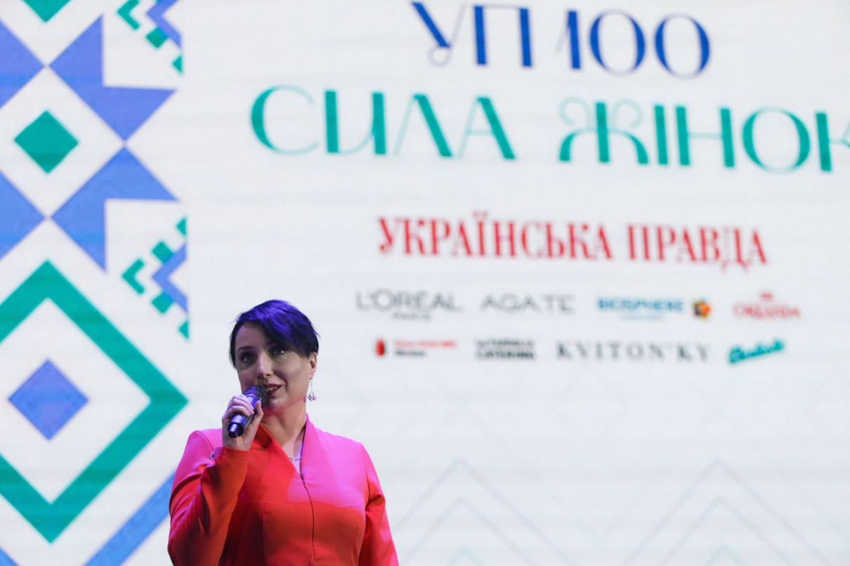 Поетеса і лауреатка рейтингу лідерок Катерина Калитко читала свої вірші 