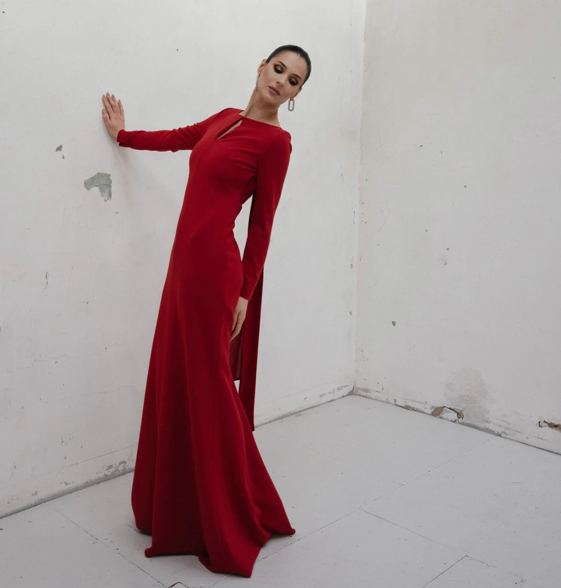 Телеведуча показала нові кадри в ефектному вбранні