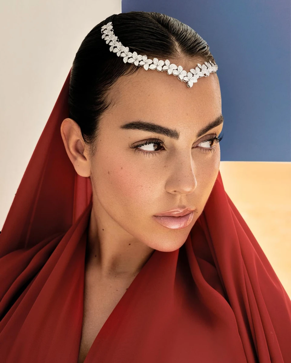 До речі, Родрігес обожнює діамантові прикраси і носить їх маже постійно