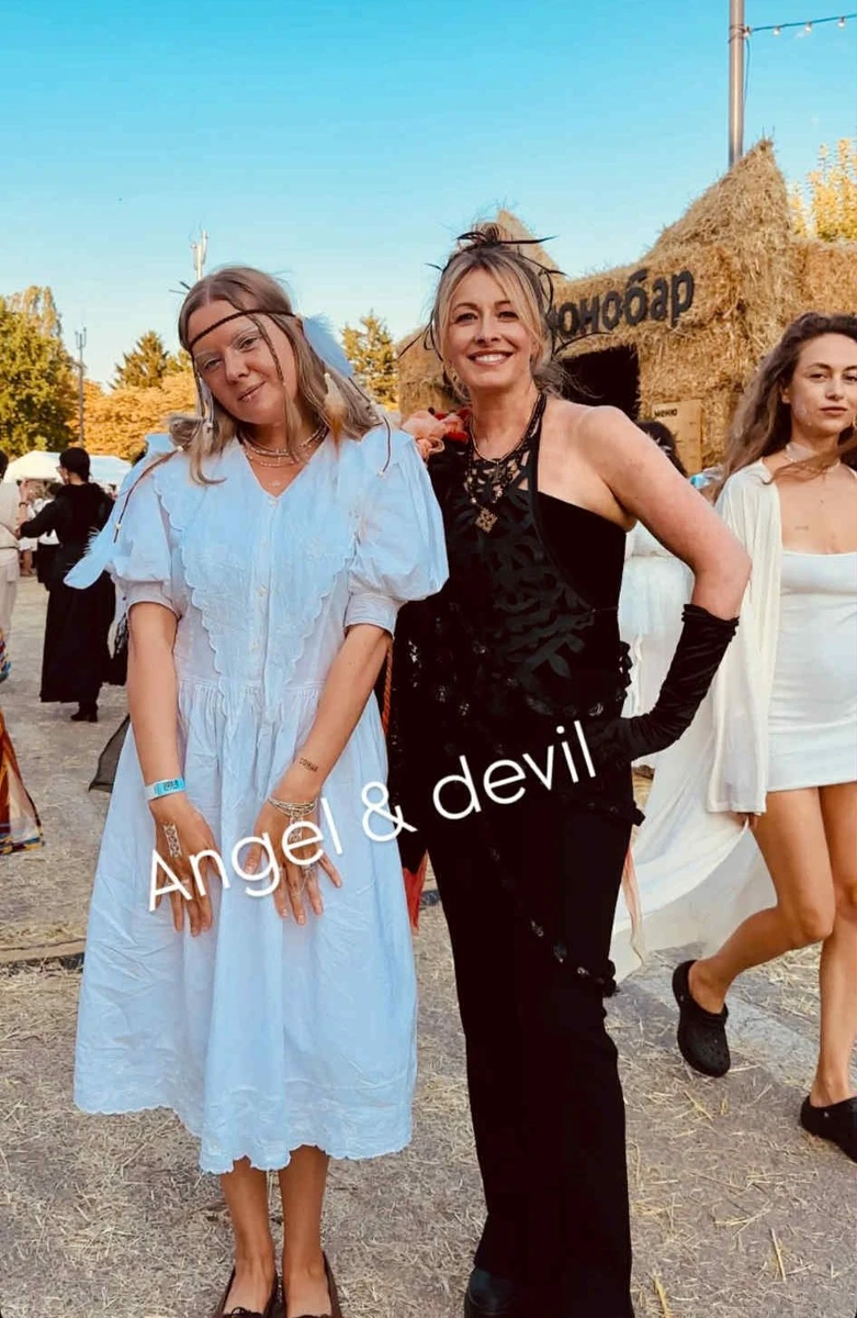 Кравець була у костюмі диявола, а її подруга - янгола 