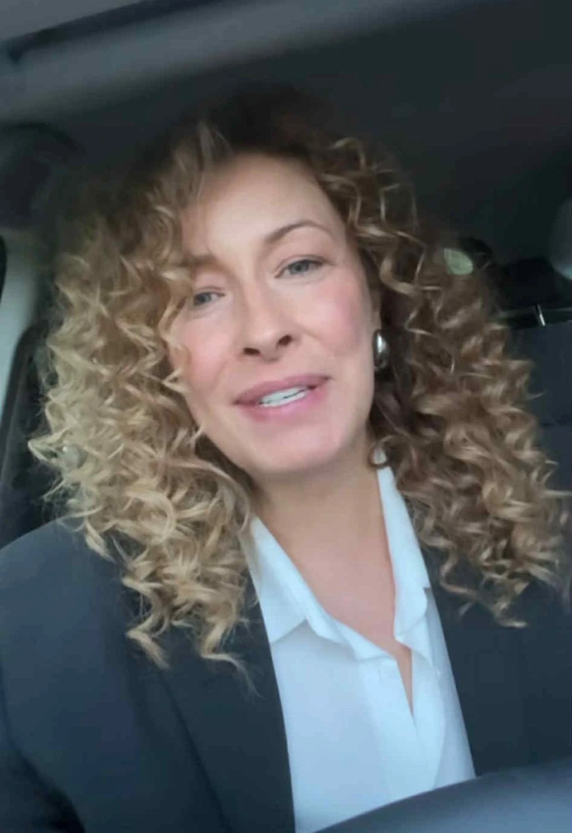 Кравець з кучерями