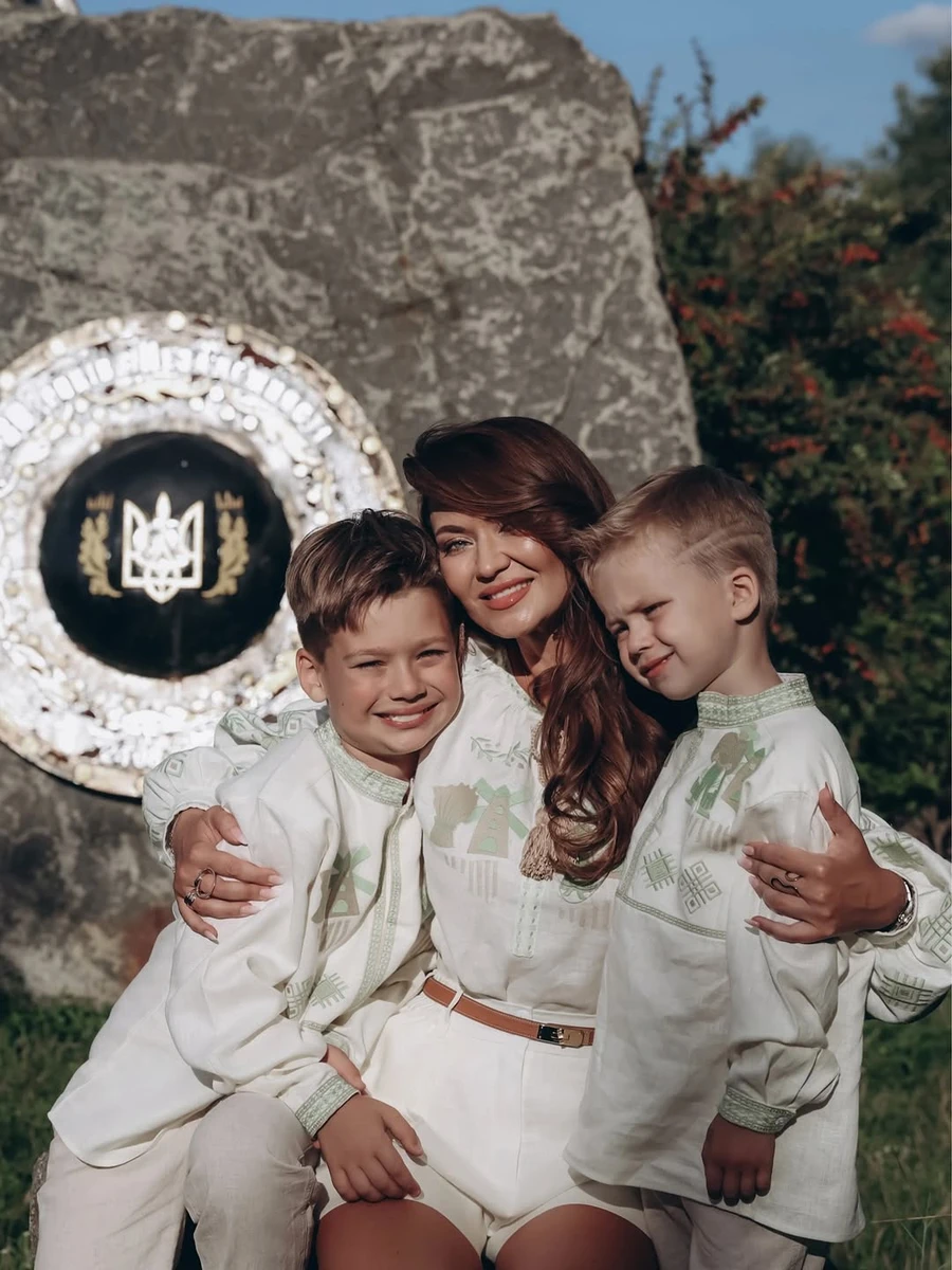 Анна Саліванчук на фото з синами