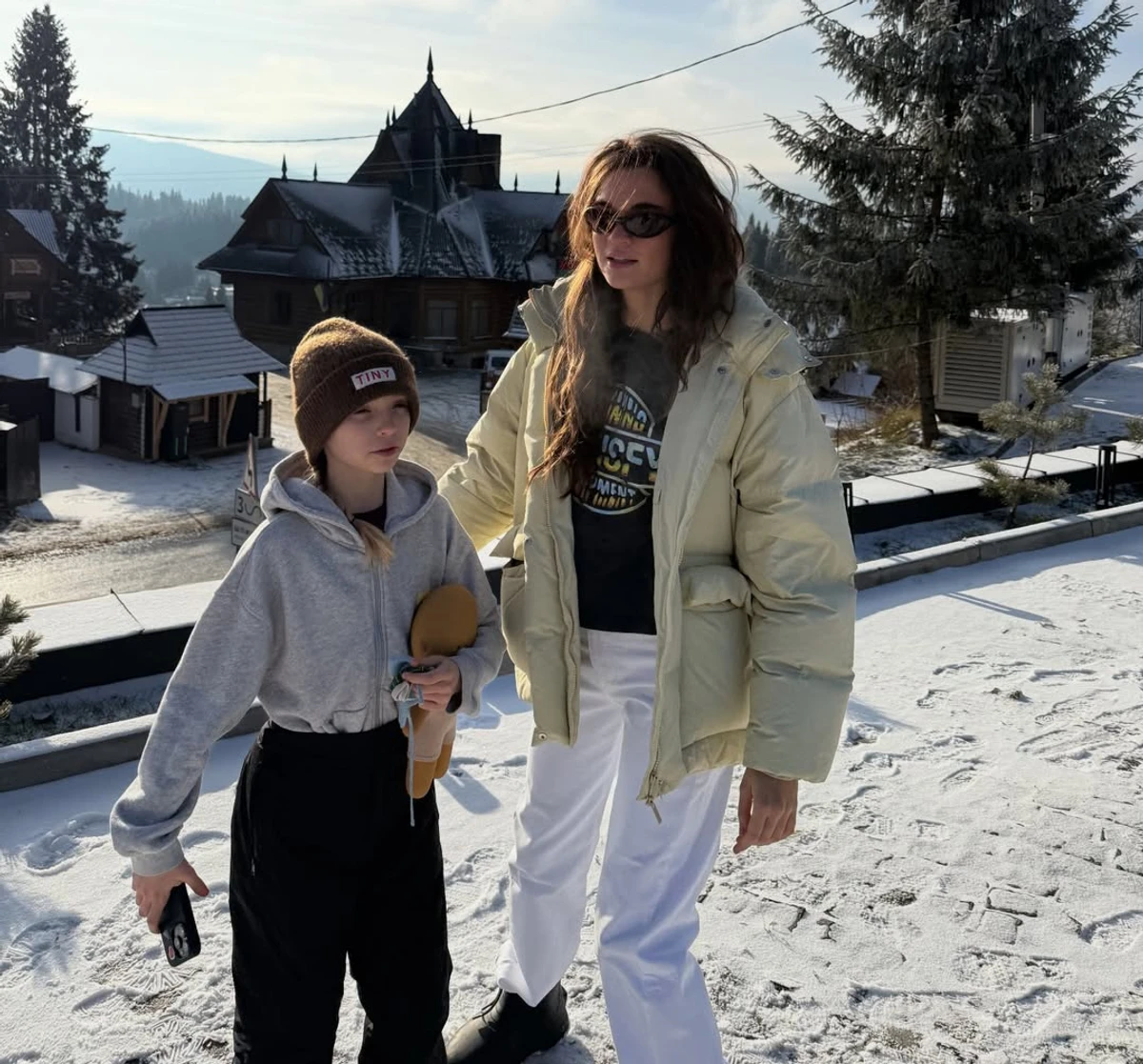 Даша Кацуріна наробила веселих фото з дочкою на Різдво