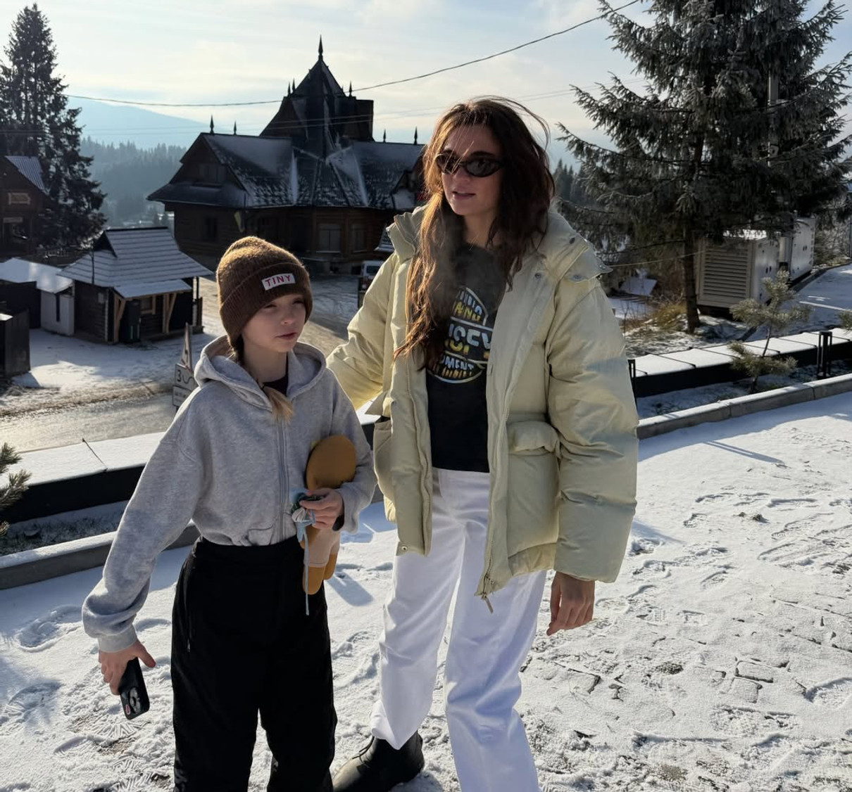 Даша Кацуріна наробила веселих фото з дочкою на Різдво